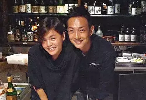 梁烈唯与老婆庆祝相爱17年,他是TVB万年配角,曾为妻到餐厅打工