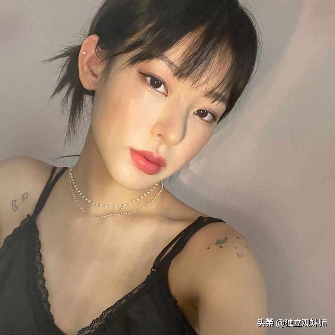 美貌不输明星，韩国最美伴舞noze，学院风穿搭气质出尘