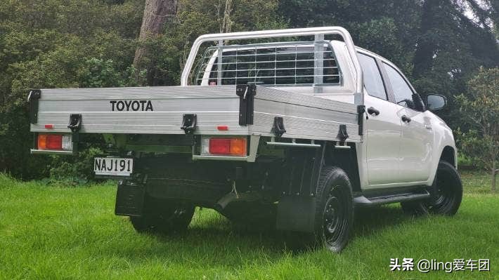 试驾2012年丰田Hilux SR平板皮卡：保留了原始野性