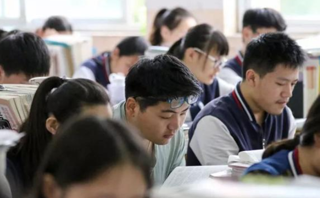 清华食堂内部照片曝光，引无数学生羡慕，果然优秀的人容易被善待