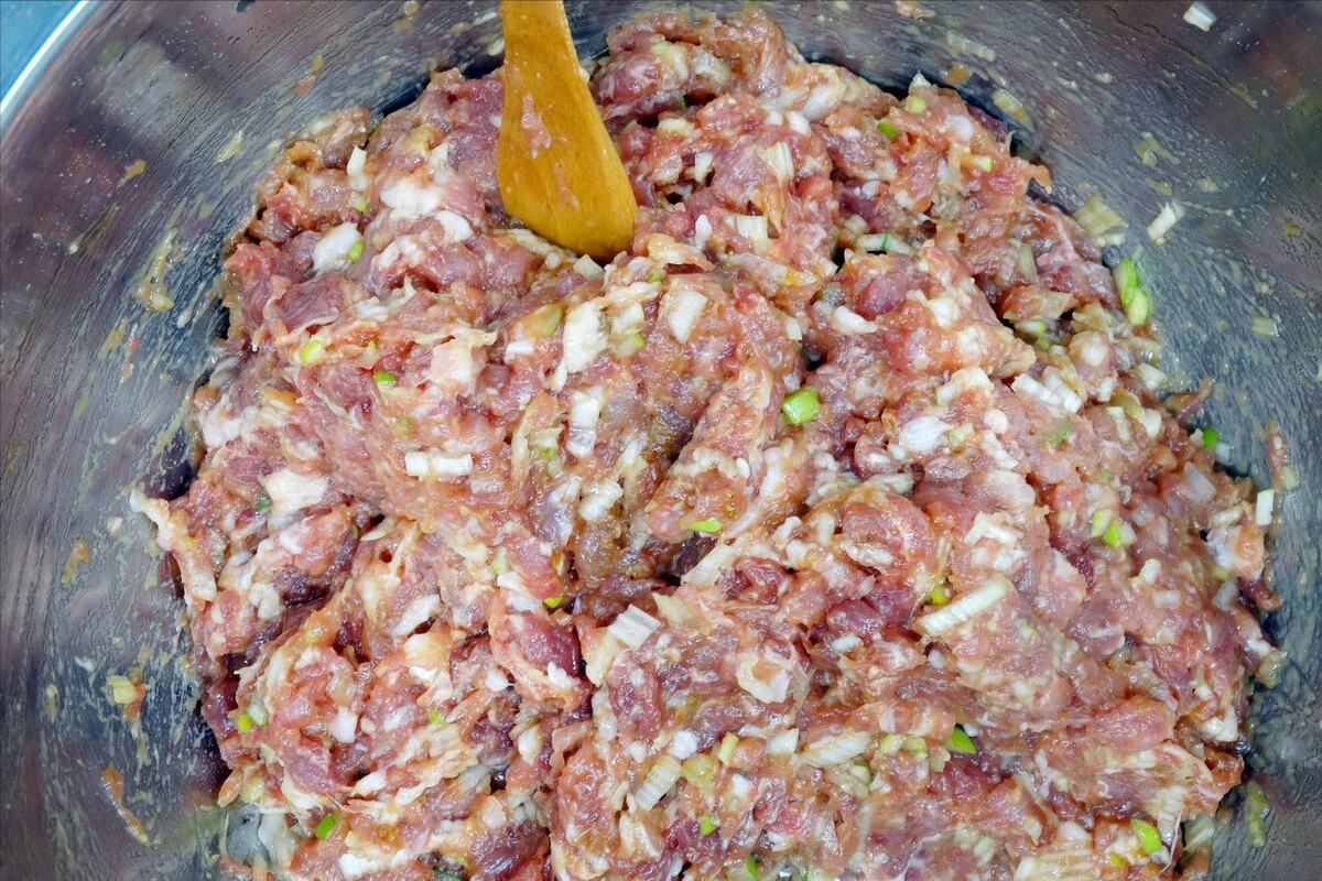 如何调羊肉馅好吃（做羊肉馅饺子记住这2点鲜嫩多汁）