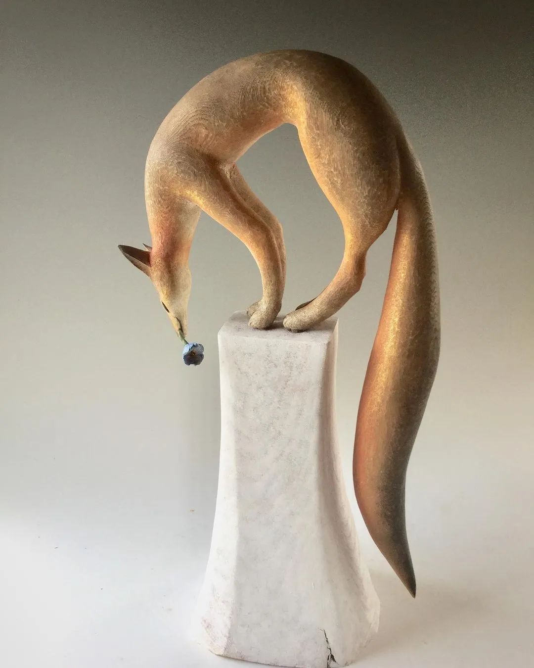 60岁日本老人的“治愈系”木雕，让人直呼“幸福”：太大胆了吧