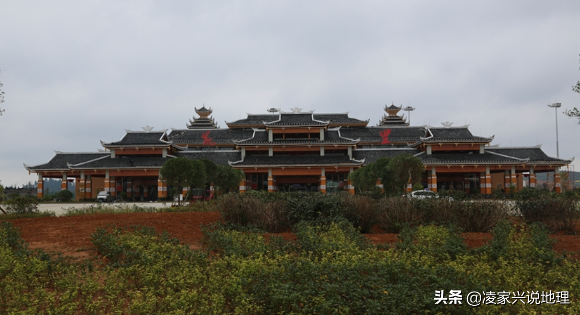 贵州省民航机场发展报告，贵阳区域枢纽设双机场
