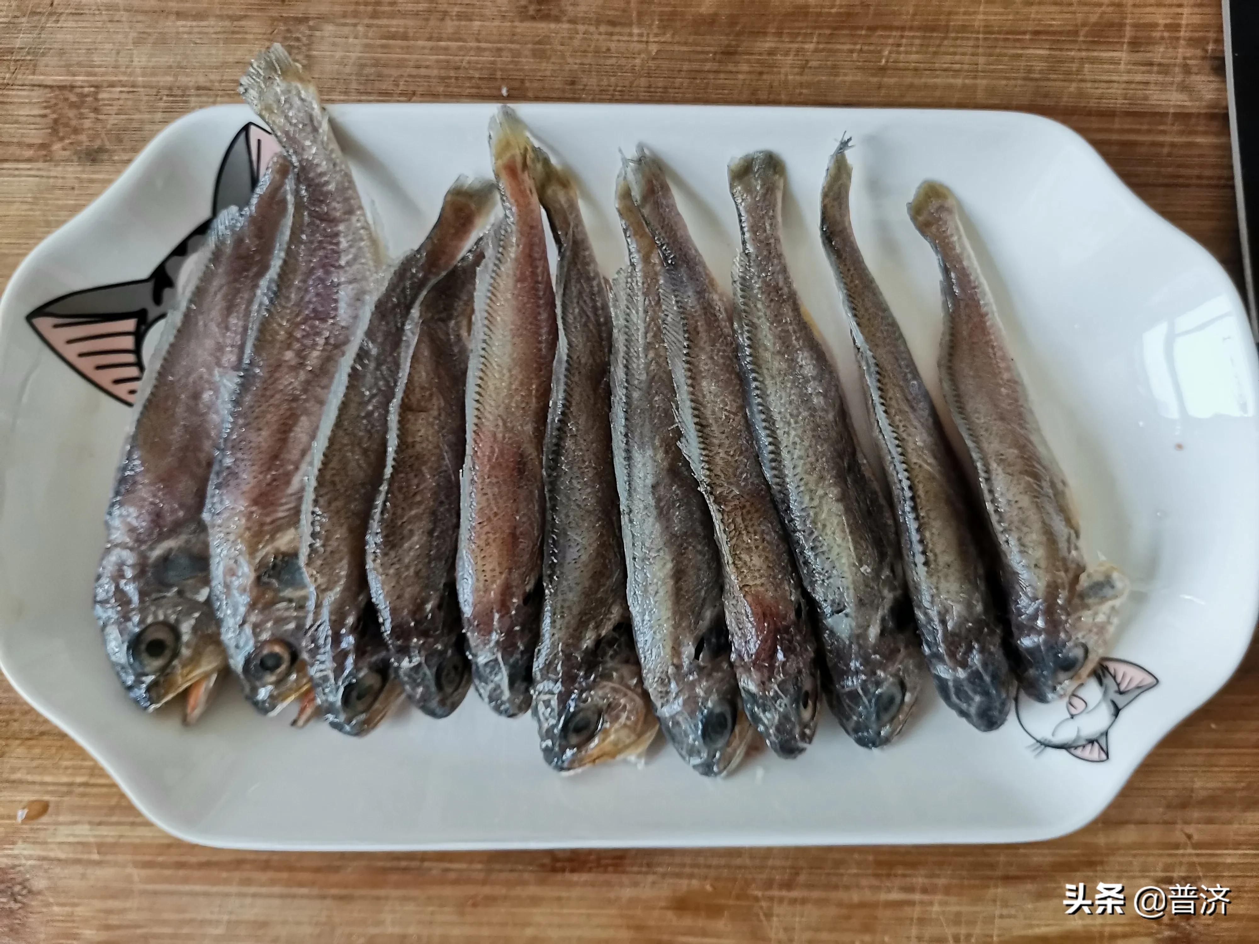 五元一斤的小黄鱼，十分钟做成一道菜值百元，会清蒸还要会吃才行