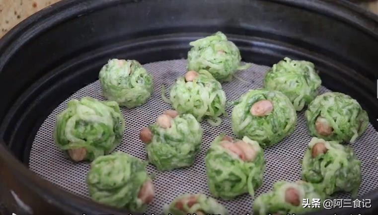 萝卜别再腌着吃了，加1把花生米，教你新做法，营养解馋比肉还香