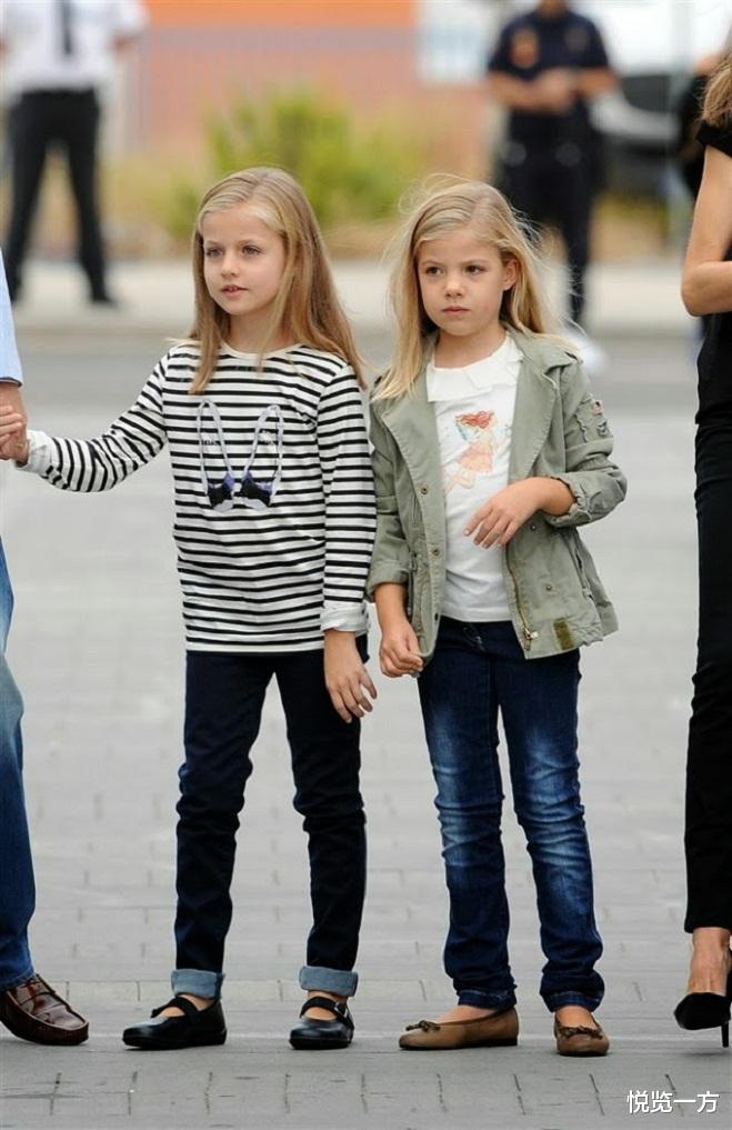 西班牙公主出席活动 同款白T牛仔裤似双胞胎 未来女王亲和有范