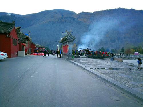 为何国内富豪明星频繁出入五台山？山西五台山到底有多灵验？