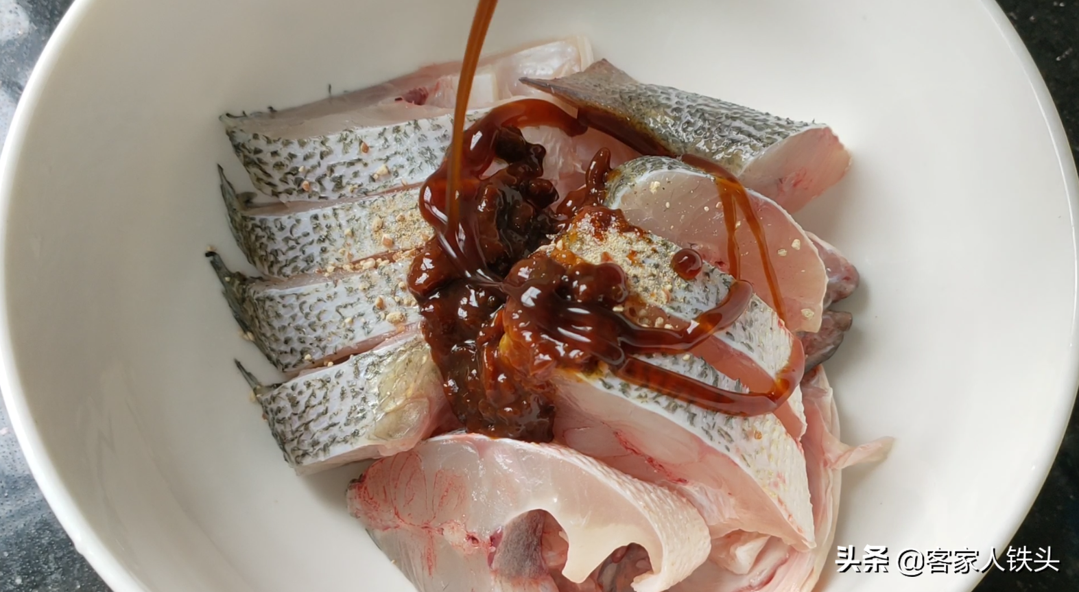 天冷吃鱼别煎炸，试试一个懒人做法，6分钟出锅，好吃不腥口感滑
