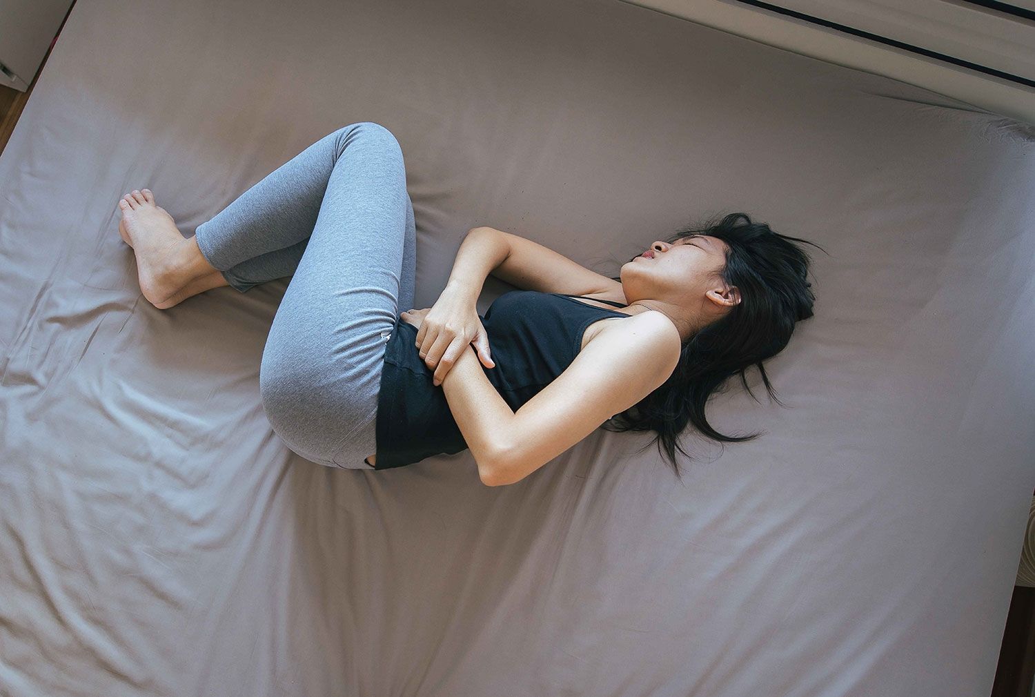 男性下腹疼痛是什么原因引起的？
