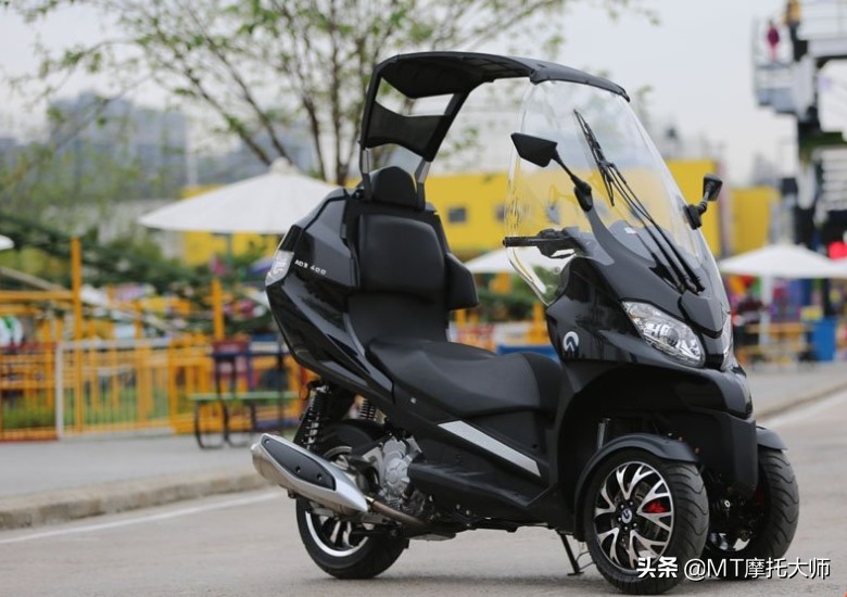 这可不是老头乐！意大利AD3倒三轮，带棚防雨，售价近7万元