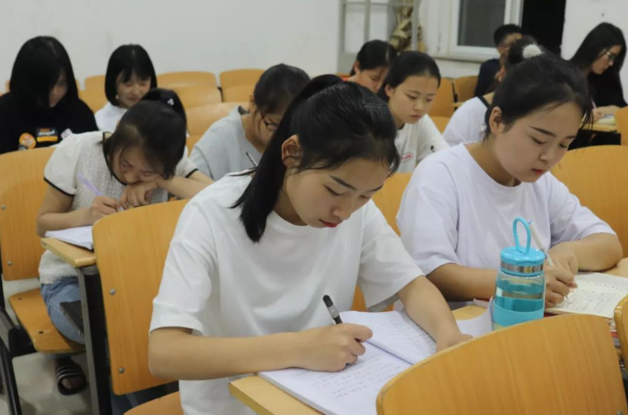 宁夏高考出现锦鲤，420分成功捡漏华中科大，网友却表示不羡慕