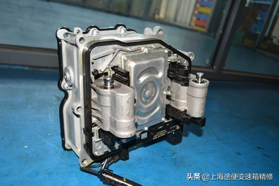 车身酷似“灯厂”的大众凌渡，变速箱出故障后又该如何维修解决？