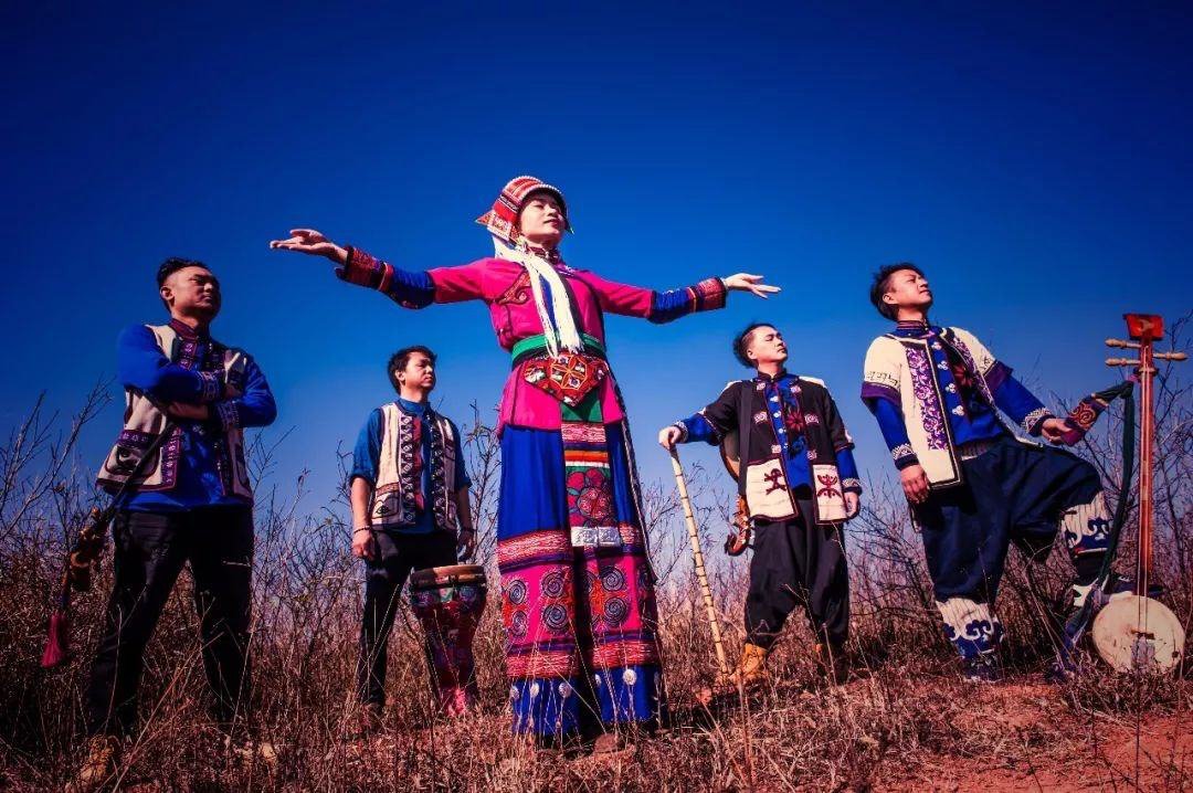 为什么山人乐队火遍海外？背后是这个在云南生活14年的英国人