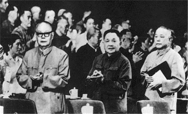 1985年，邓小平百万大裁军的背后深意
