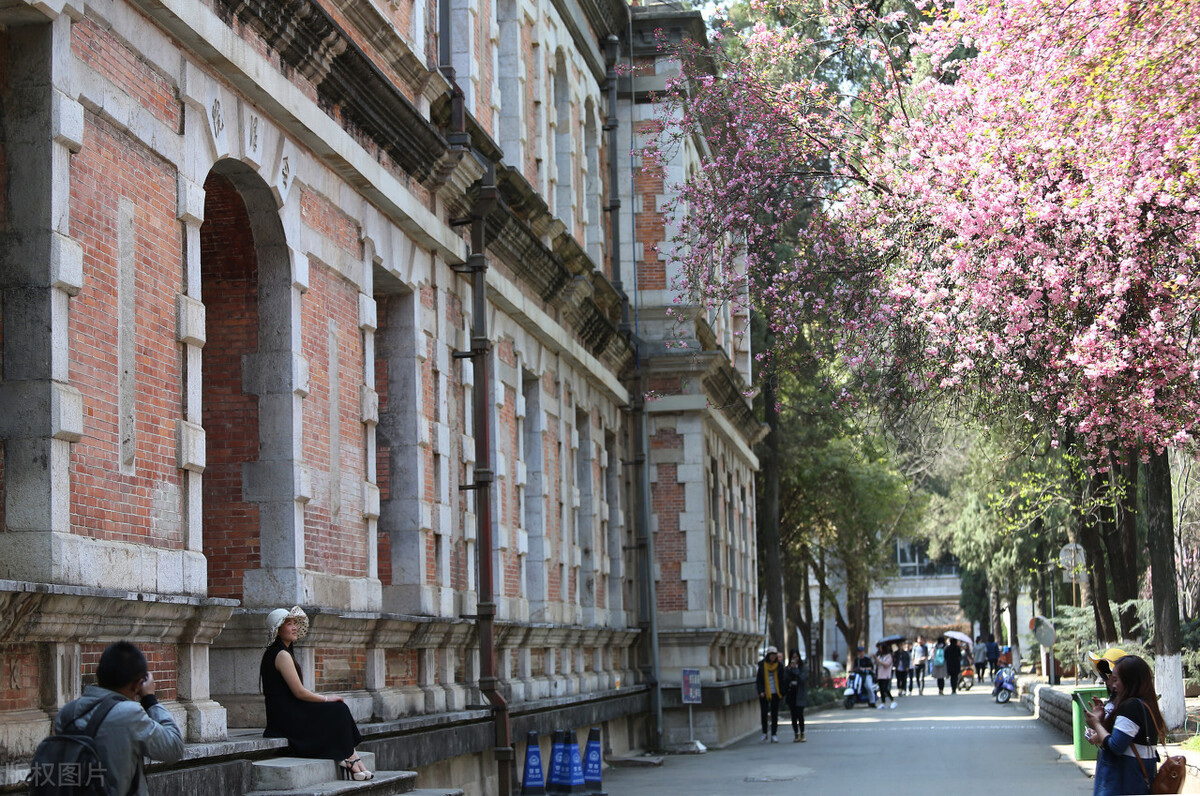 中國最美大學：隐匿在山坡上的古堡式校园VS偶像剧取景地