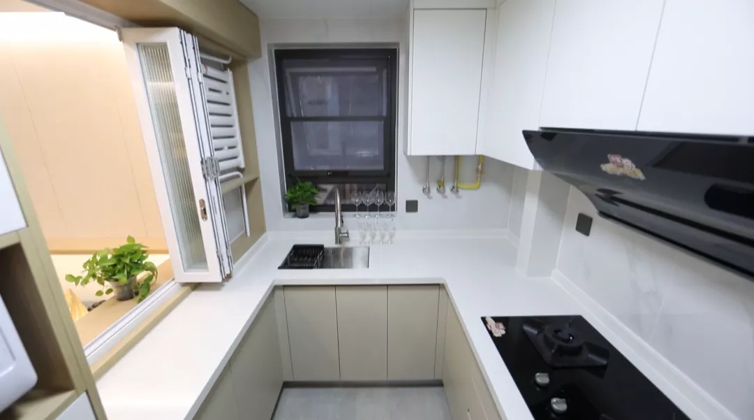 这房子暗得我看不下去了！改造之后变八口阳光之家