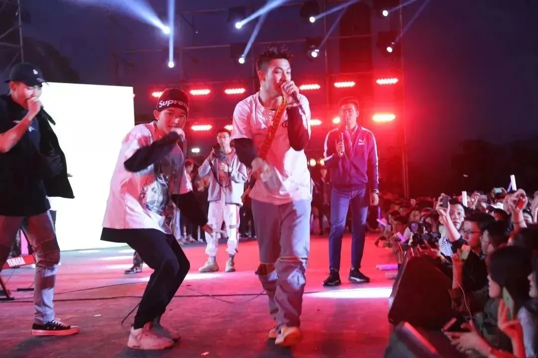 金堂一高校被誉为“四川最美大学”，民航类专业非常有优势