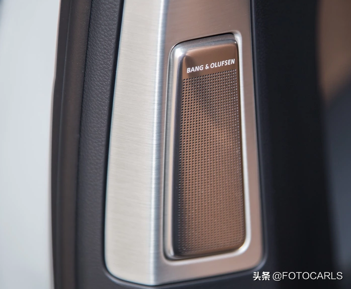W12版奥迪A8L实拍，最迷人的前脸大灯，比同年奔驰S600L更阔气