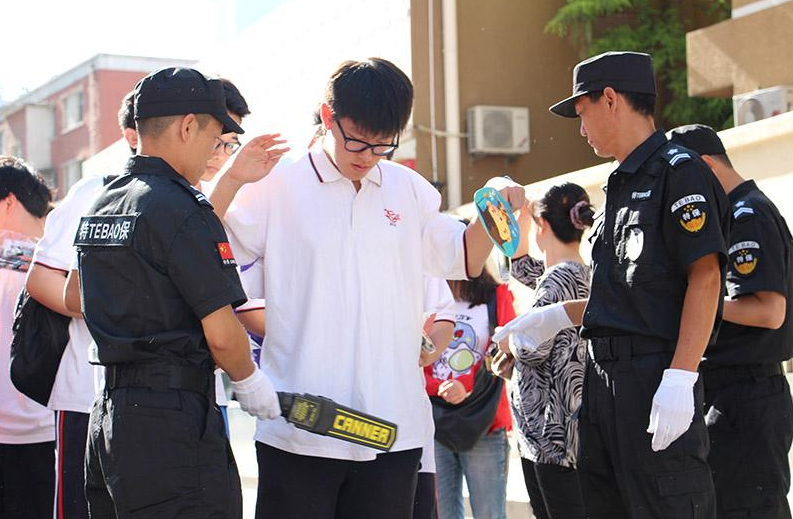 高考为何规定使用2B铅笔，看看扫描到电脑中的试卷，你就明白了