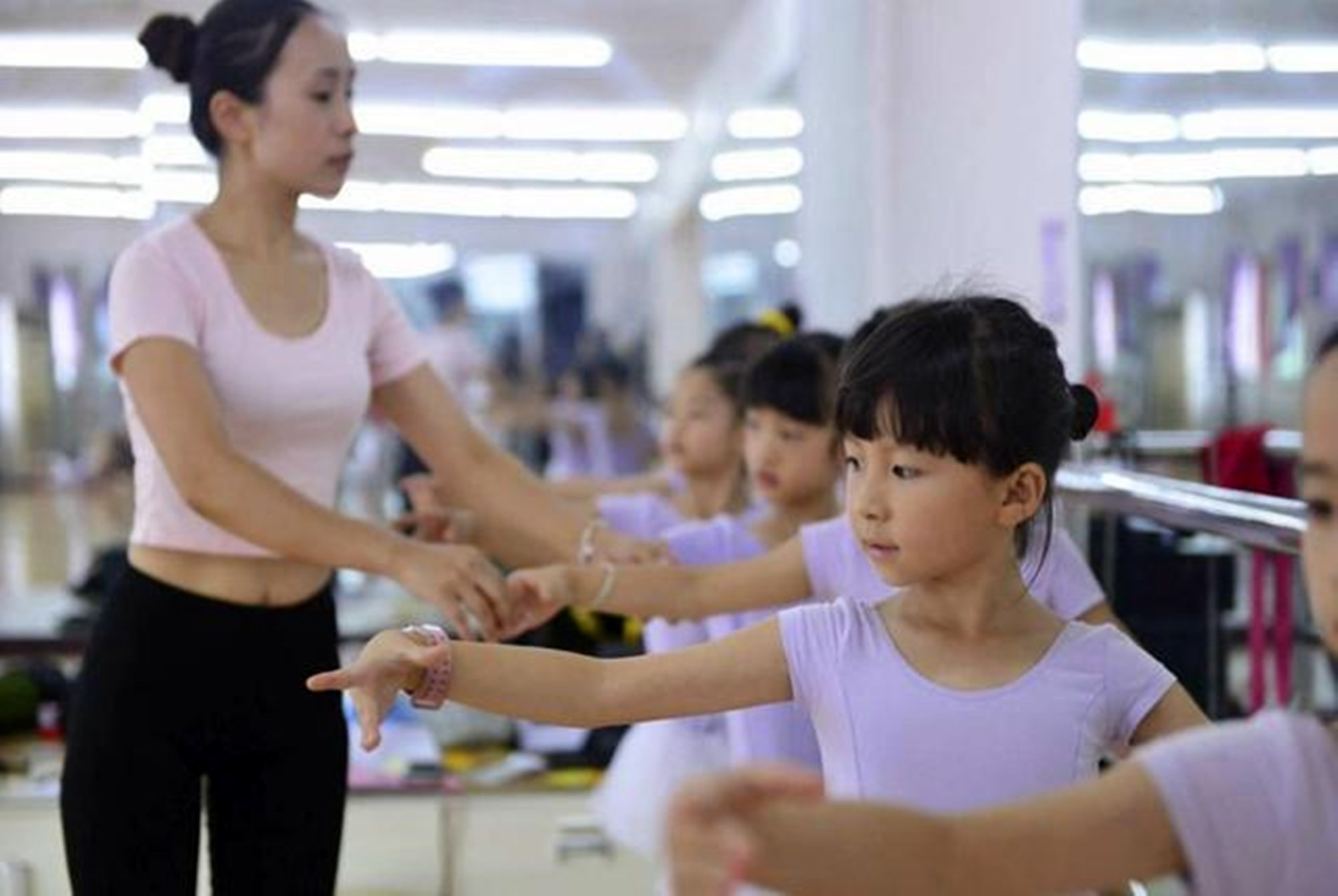 少儿英语培训班价格表（6岁前别给孩子报这4种兴趣班）