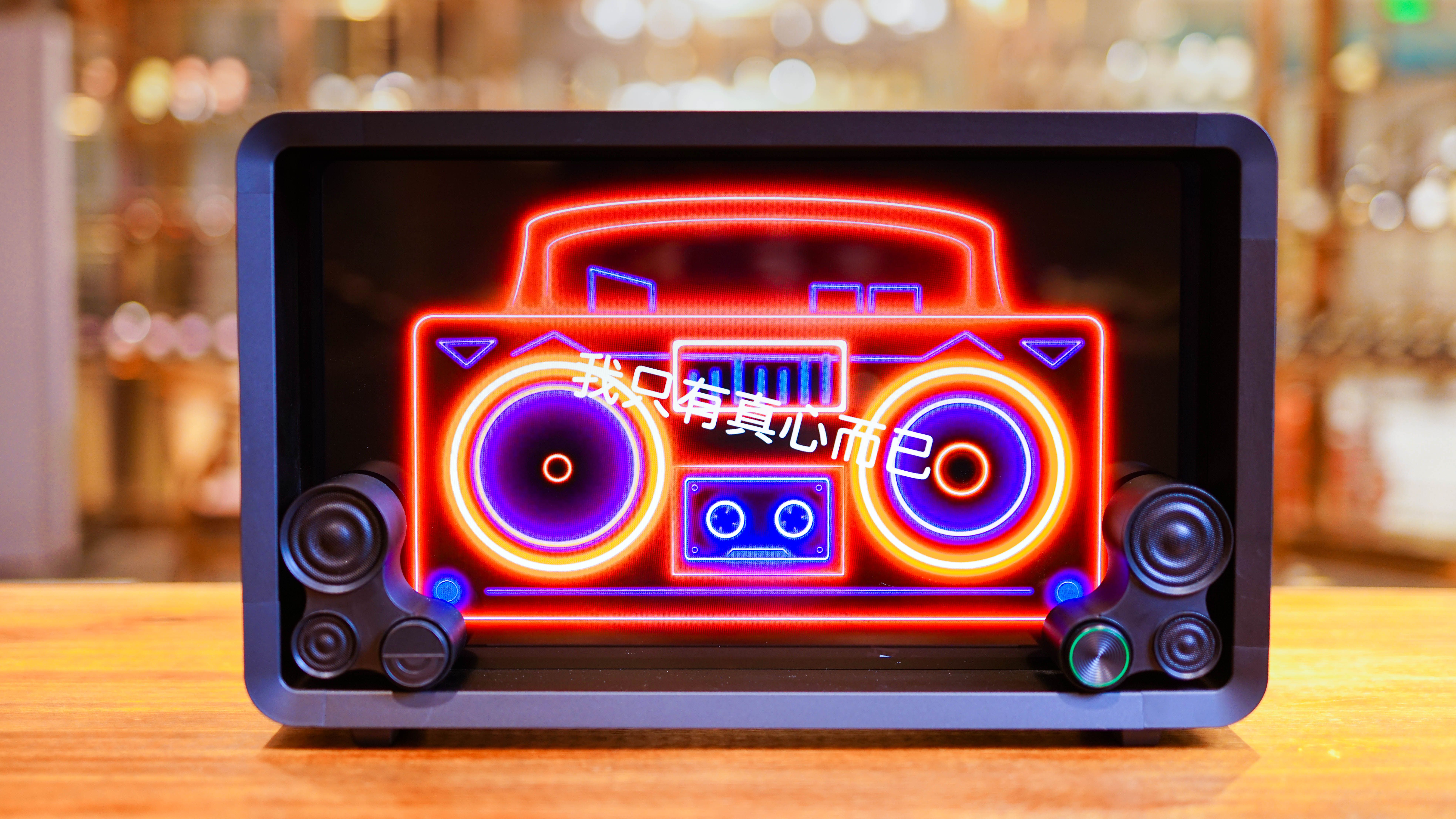 世间最靓神器，Lyiew 悬浮歌词蓝牙音箱，演绎别样的音乐视听盛宴