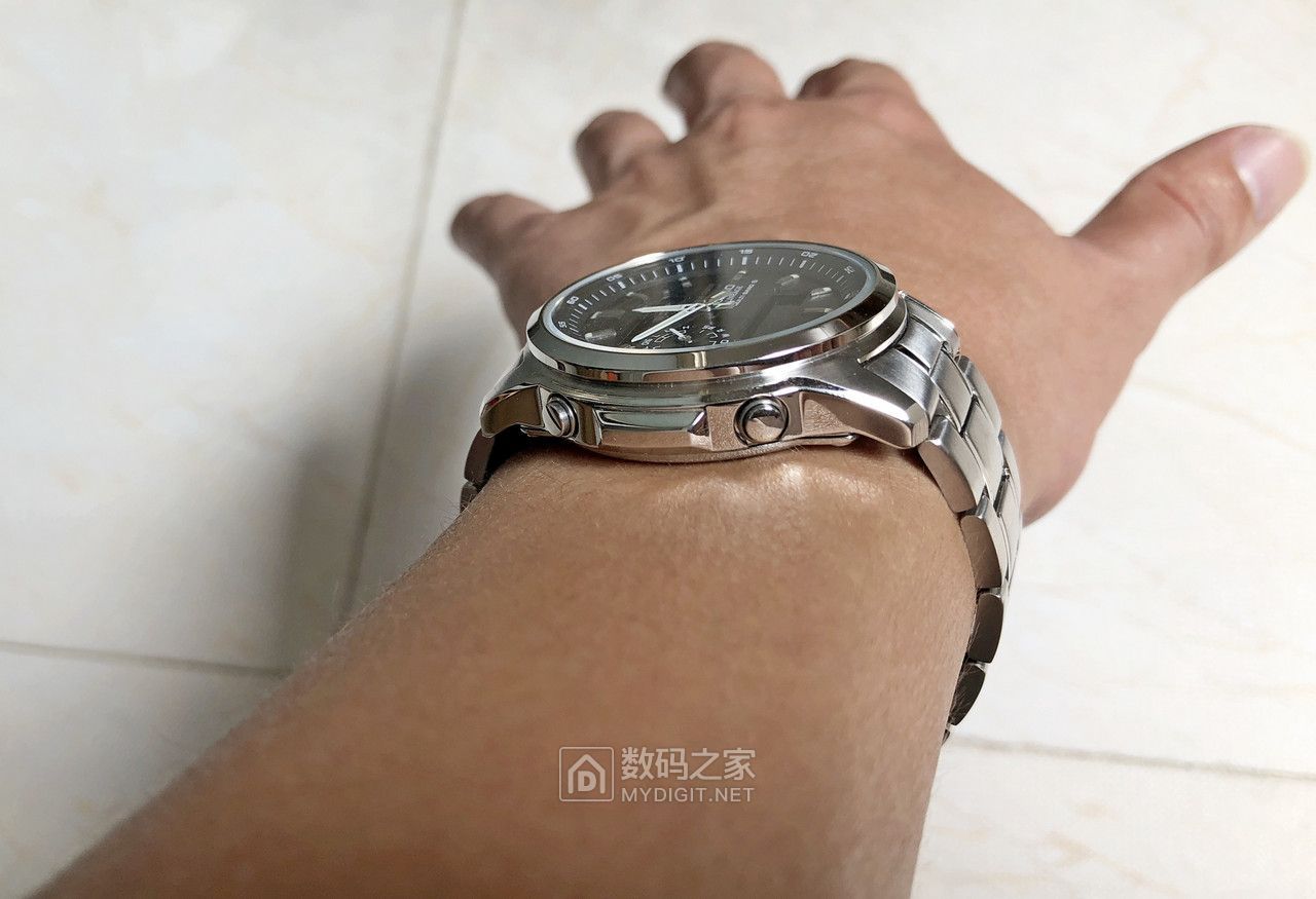 开箱详测：卡西欧CASIO LCW-M300双显电波光动能表，休闲商务之选