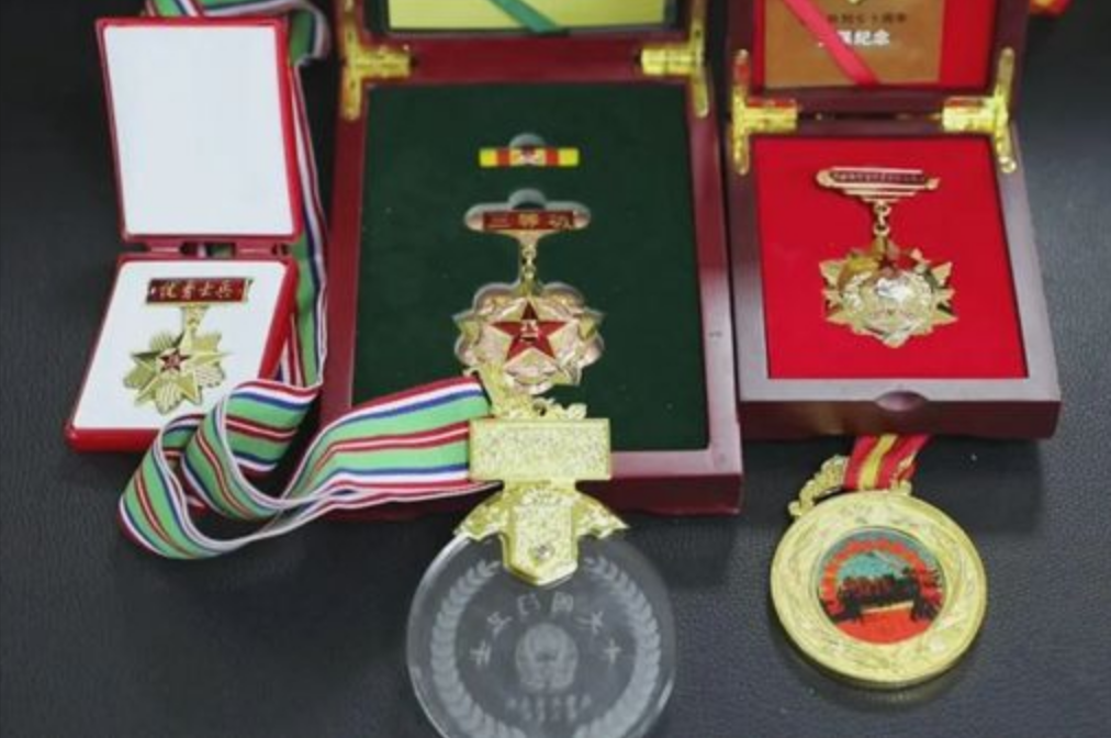 2018年安徽农民发现奖状，子女找政府确认，领导：长津湖战斗英雄