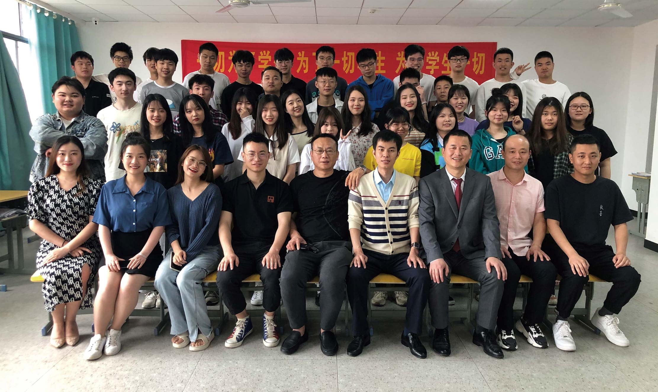 2022届圆梦学校·爱华文化补习招生简章