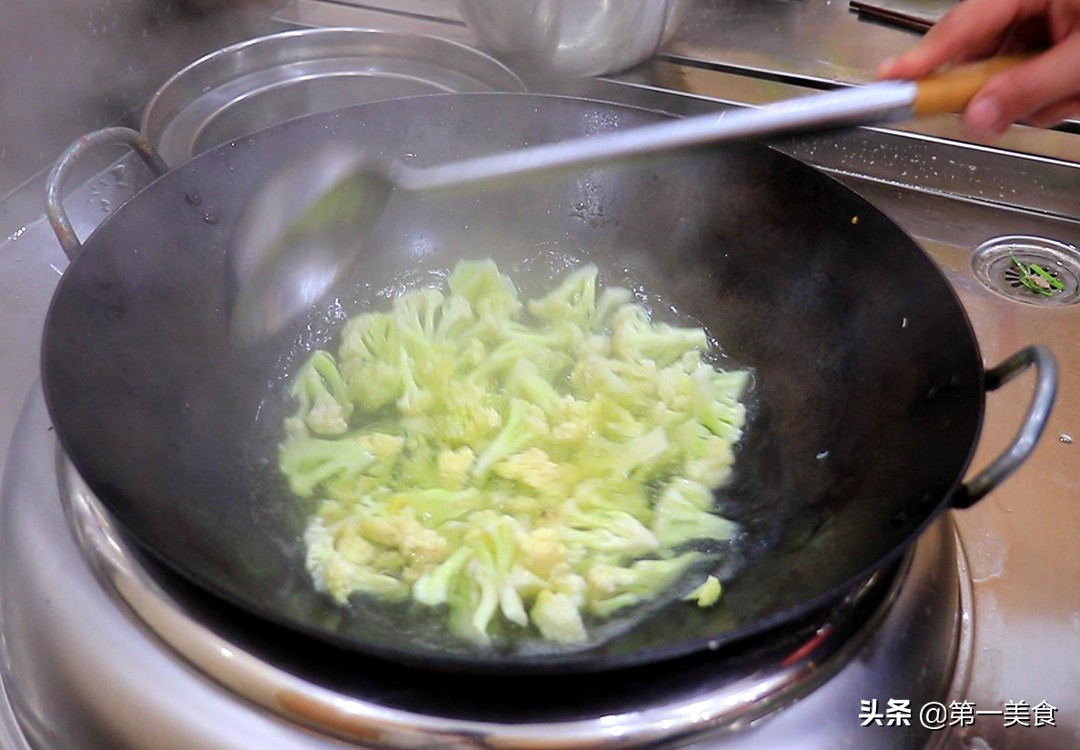 图片[5]-【干锅花菜】做法步骤图 厨师长教你详细做法 香辣脆口-起舞食谱网
