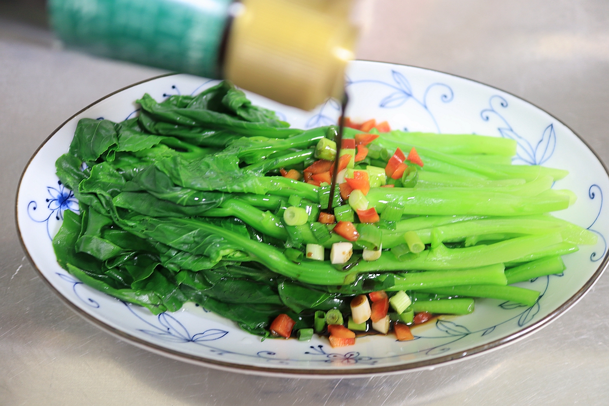 白灼芥兰煮多久熟（5分钟就能出锅的白灼芥兰做法）