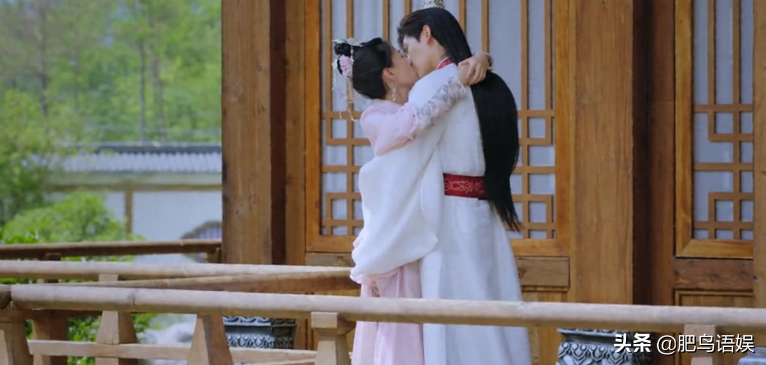 双世宠妃3:邢昭林梁洁"熟练"接吻停不下来!女主迎娶男主男二