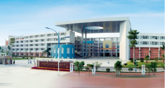 广东有四所高中，被誉为“名校收割机”，深圳中学名气很大