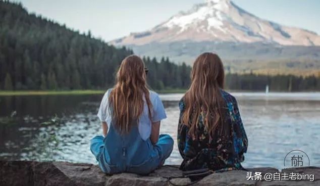 父母去世，姐姐都没回来看一眼：有些亲人，比想象中的更“狠毒”