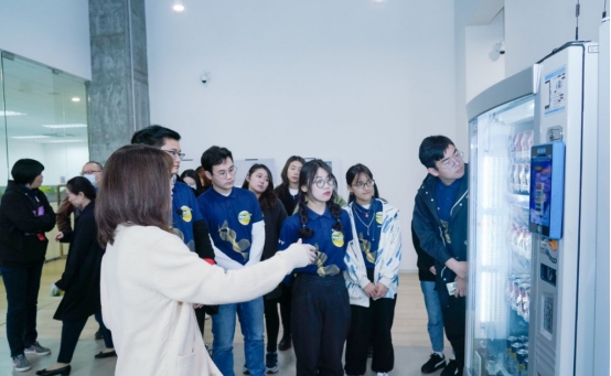 现在大学生一个月生活费多少（全国各地大学生每月）