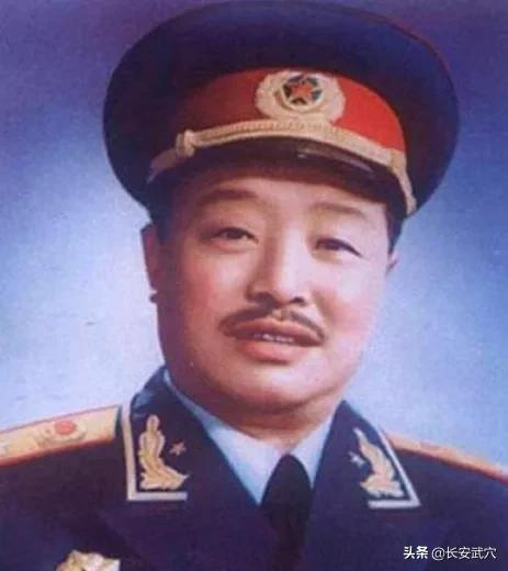 朱德位列元帅之首，可授衔证书却不是001号，001号究竟给了谁？