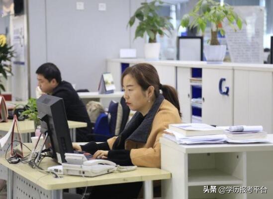 成人大专学历最快多久拿证？需要多少钱？