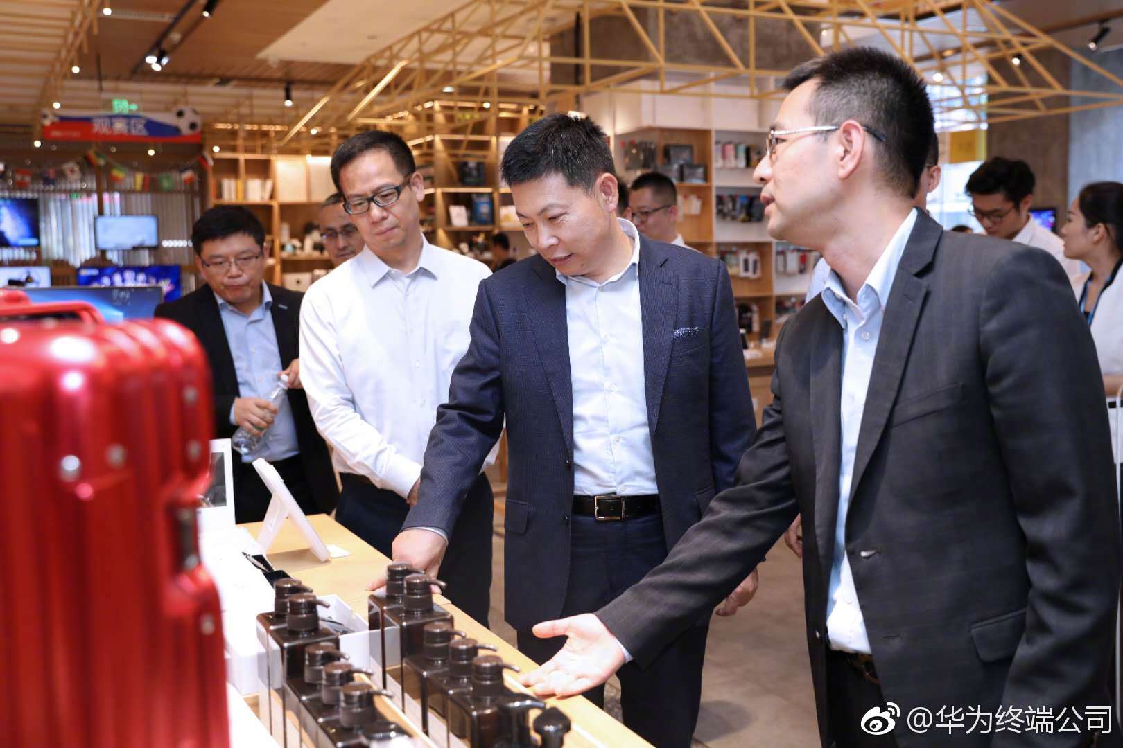 余承东：出身贫寒，三次豪赌带领华为通信全球第一手机全球前三