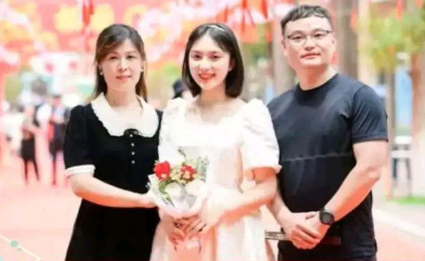 高考723分拿下省状元，荣获数学大满贯，优秀体质自带主角光环