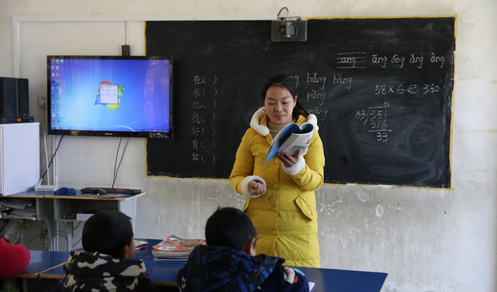 教师行业出现“新变化”，中小学入职门槛将要提高，师范生犯了愁