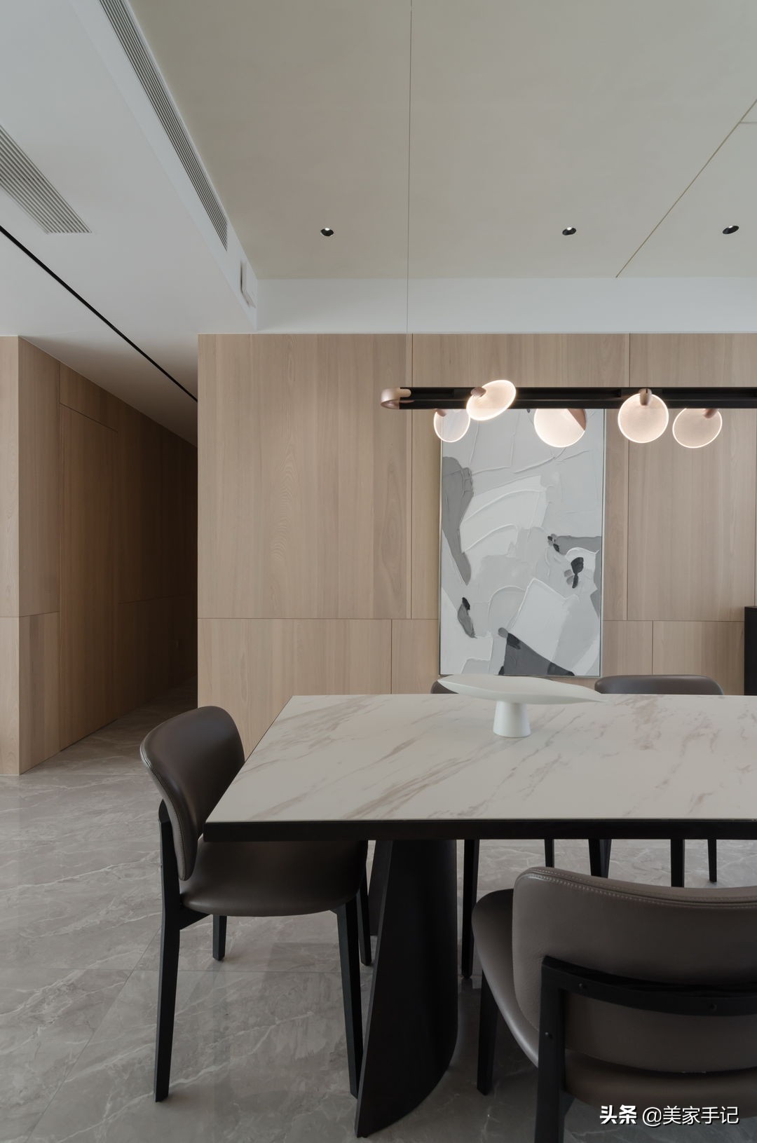 坚持极简主义的江苏夫妇，把家装修得一尘不染，看着都高级