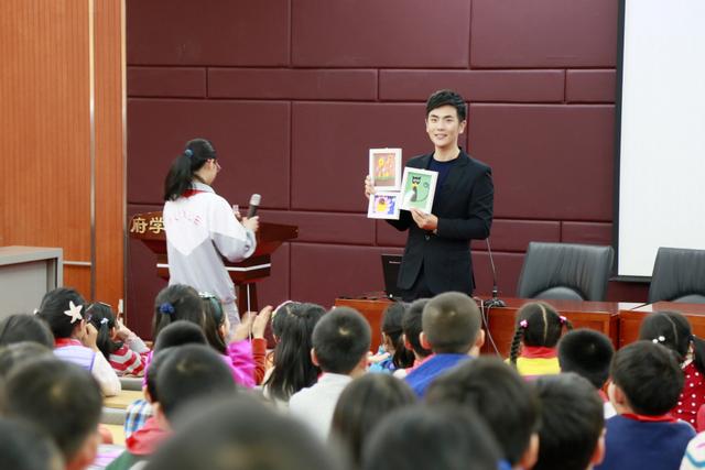 这7位艺人曾经是人民教师，有人浑水摸鱼，有人执教数年受人敬仰