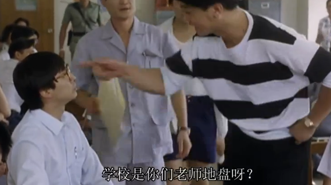 在这部1988年的老电影中，袁洁莹演女学生，林正英演警察