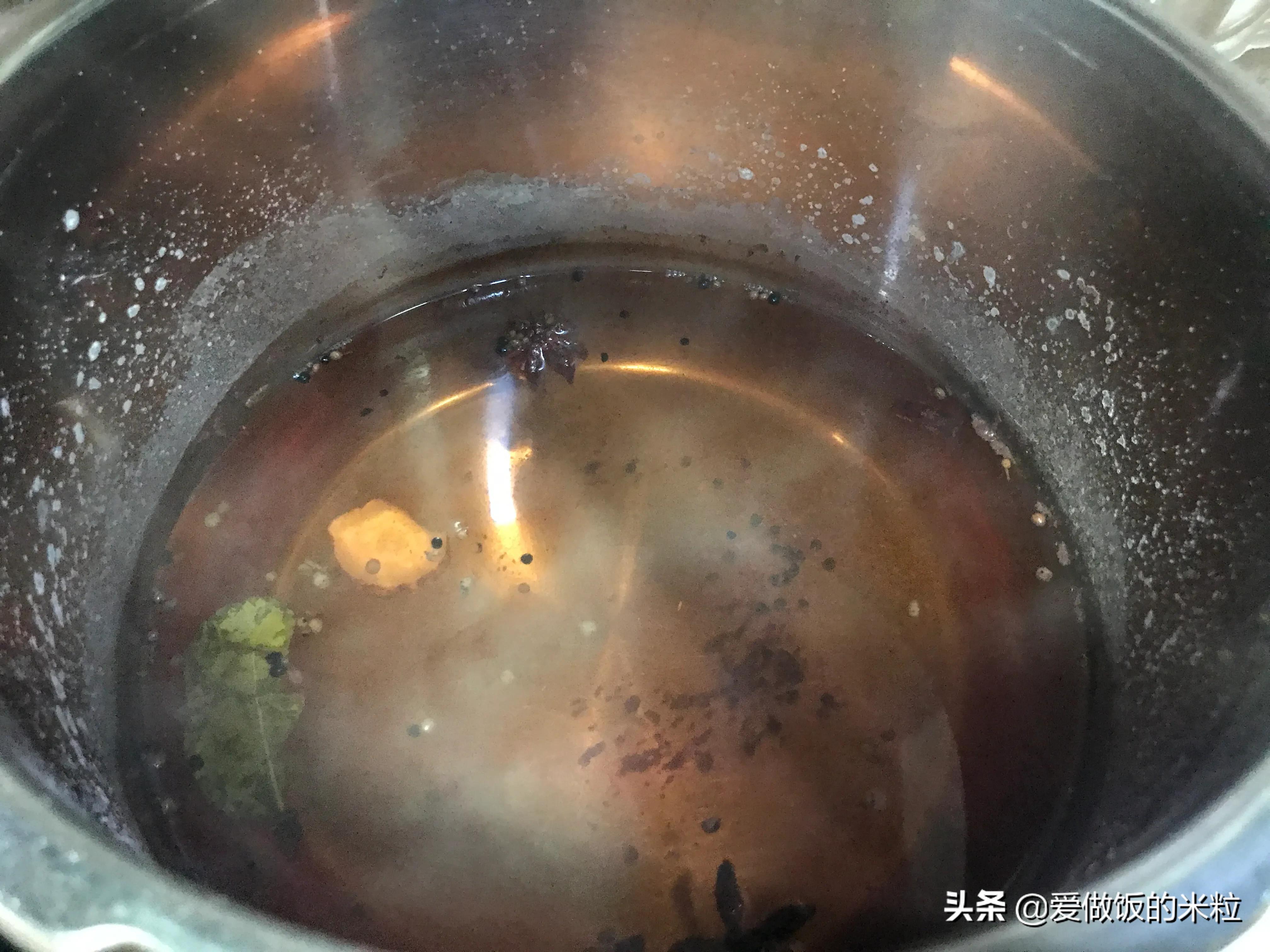 咸鸡蛋的制作方法（简单几步教你做咸香流油的咸鸡蛋）