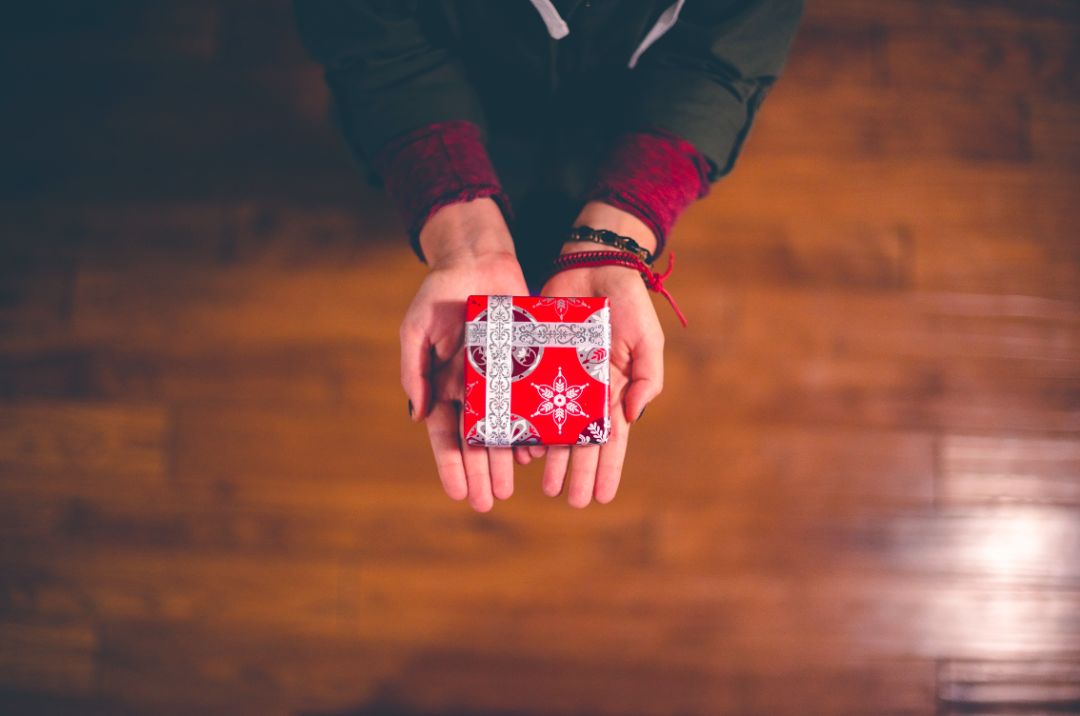 圣诞礼物用gift还是present（gift礼物概念）