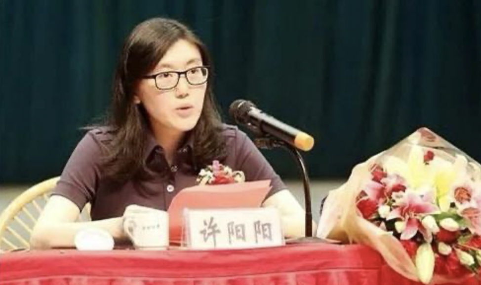 农村穷小子，靠卖零食身价87亿，成福建首富，儿子却意外身亡
