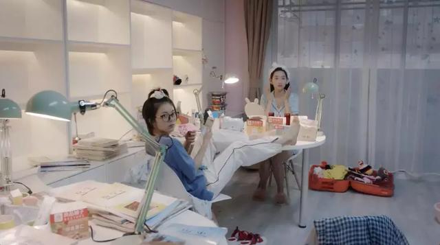 国内校园偶像剧的豪华宿舍，导演编剧没上过大学吗？