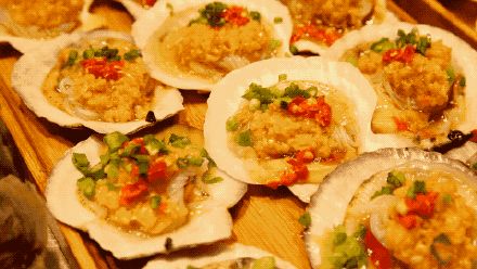 “全民地摊”刷爆热搜！逛夜市才是夏天最巴适的打开方式