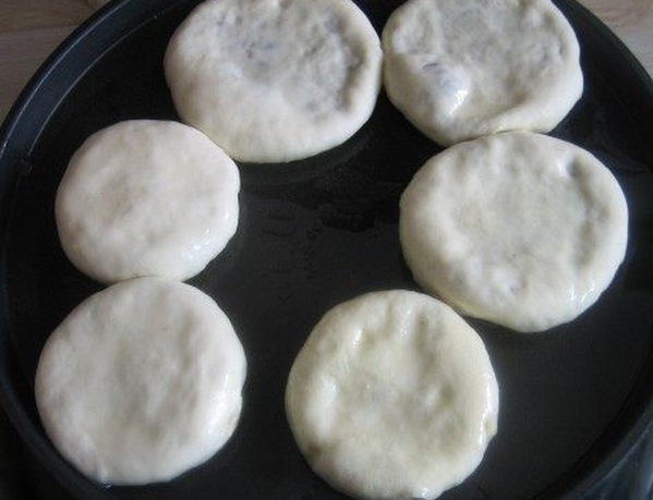 发面饼不发硬的秘诀：掌握好这一个小妙招，烙好的饼松软有嚼劲！
