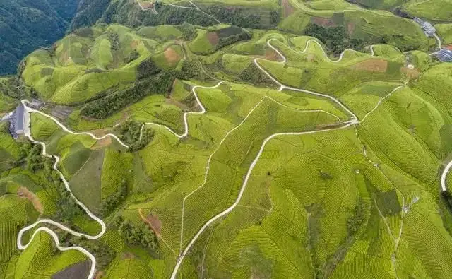 “天路”横空出世,既险又美,号称“中国之中”,引央视连连称赞