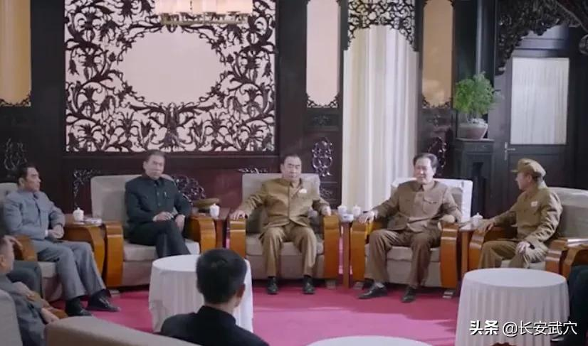 朱德位列元帅之首，可授衔证书却不是001号，001号究竟给了谁？